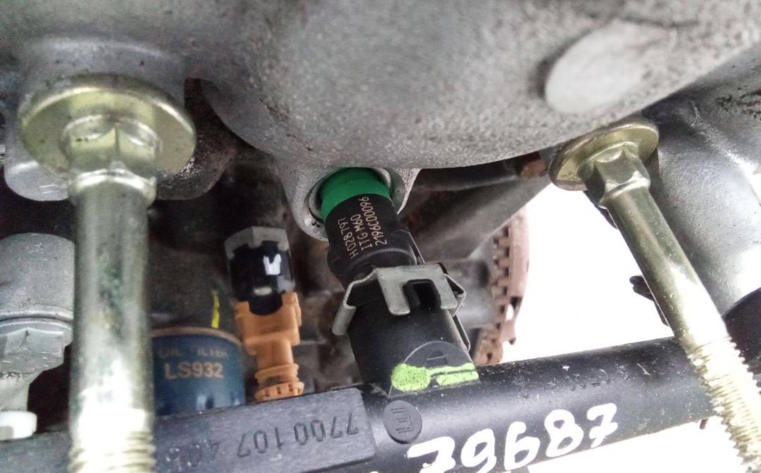 форсунка Renault Laguna 2 поколение 2003, 1.8 л., бензин, МКПП, ITGM60 - фото №1