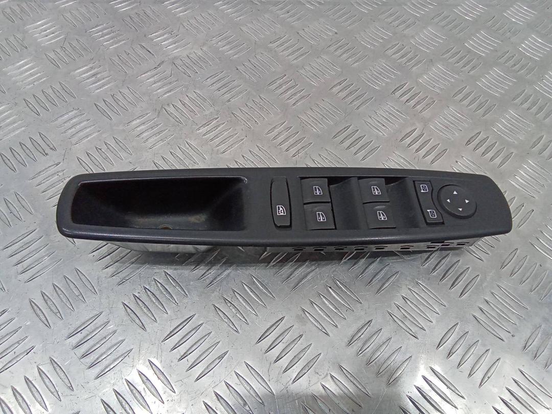 блок управления стеклоподъемниками Renault Grand Scenic 3 поколение 2010, 809610016R - фото №1