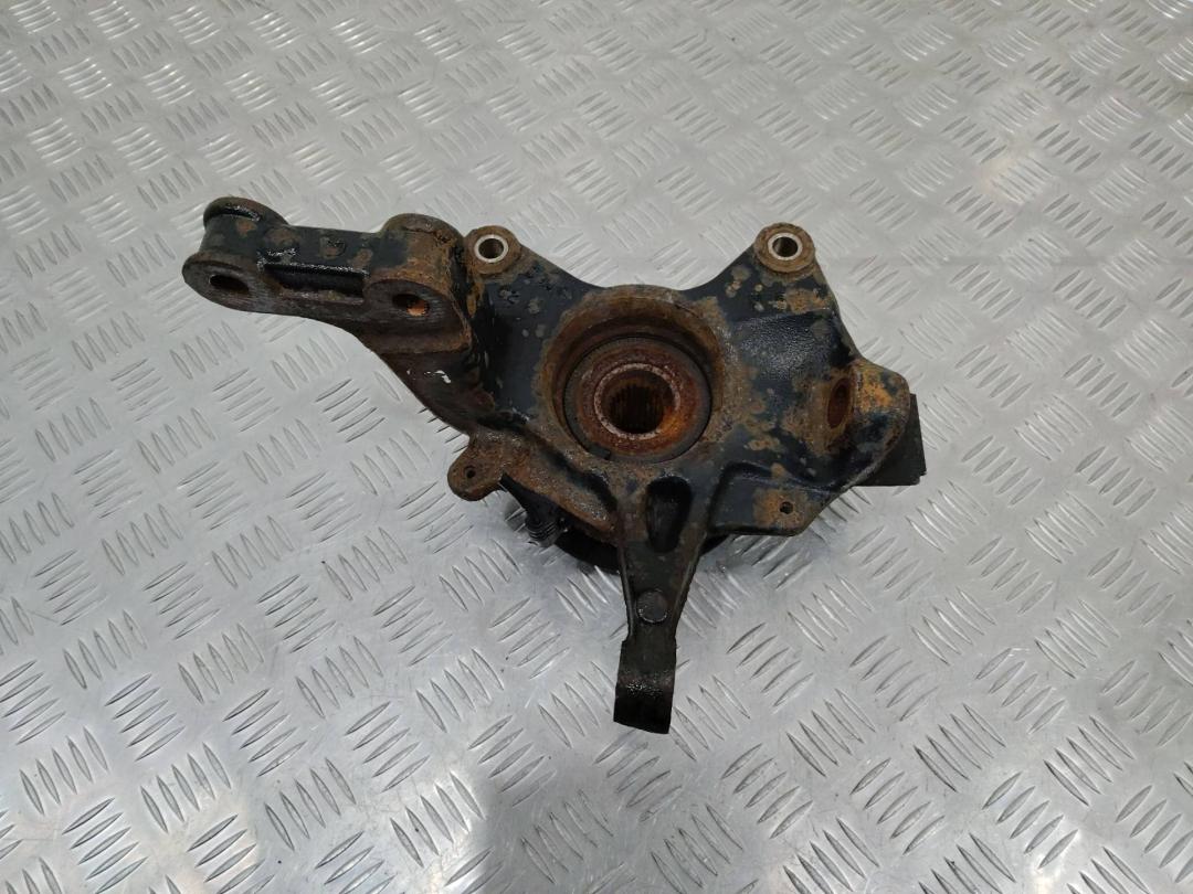 кулак поворотный левый Renault Megane 3 поколение 2011, дизель - фото №1