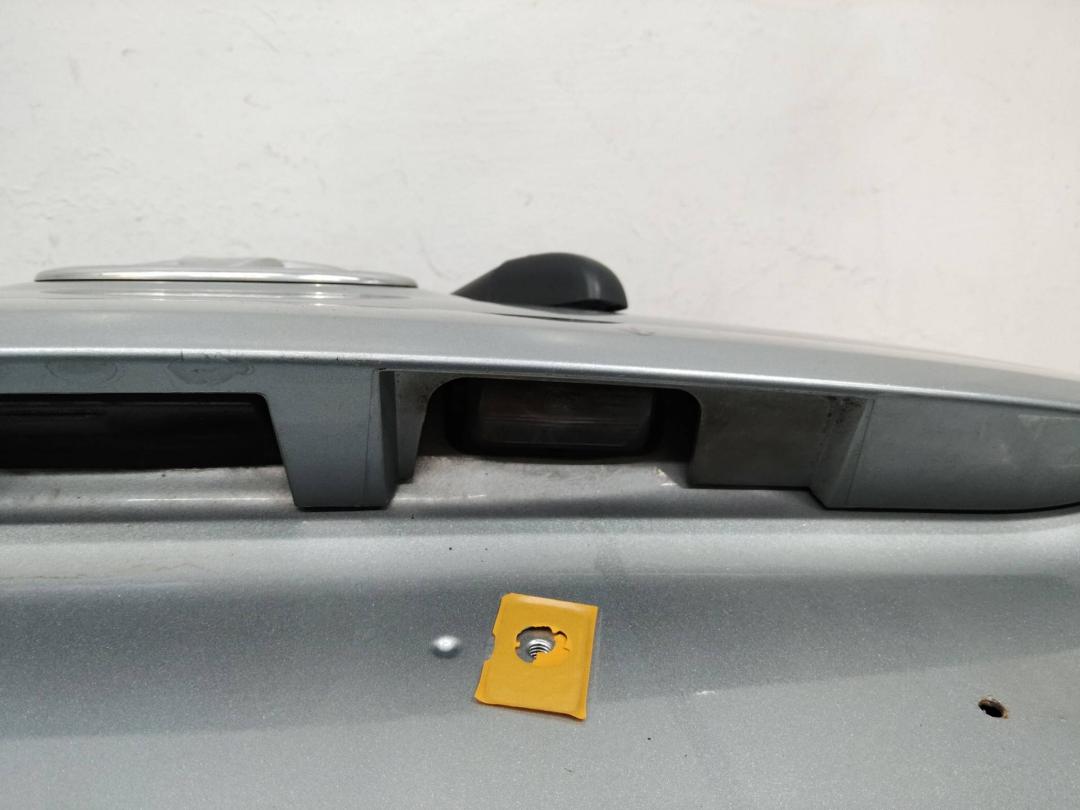 кнопка открытия багажника Toyota Auris 1 поколение 2009 - фото №1