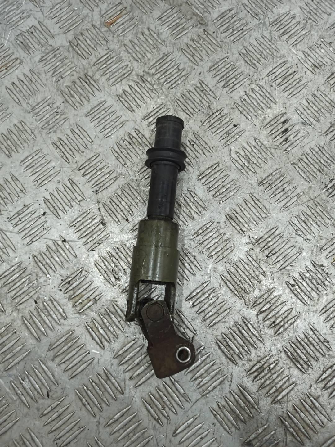 рулевой карданчик Renault Megane 1 поколение 1996 - фото №1