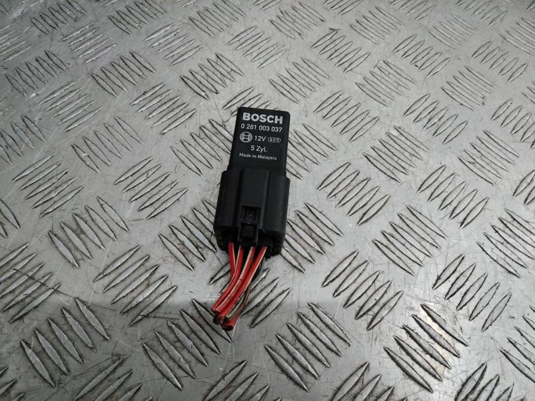 реле накала свечей Volvo XC90 1 поколение 2005, 2.4 л., дизель, 0281003037 - фото №1