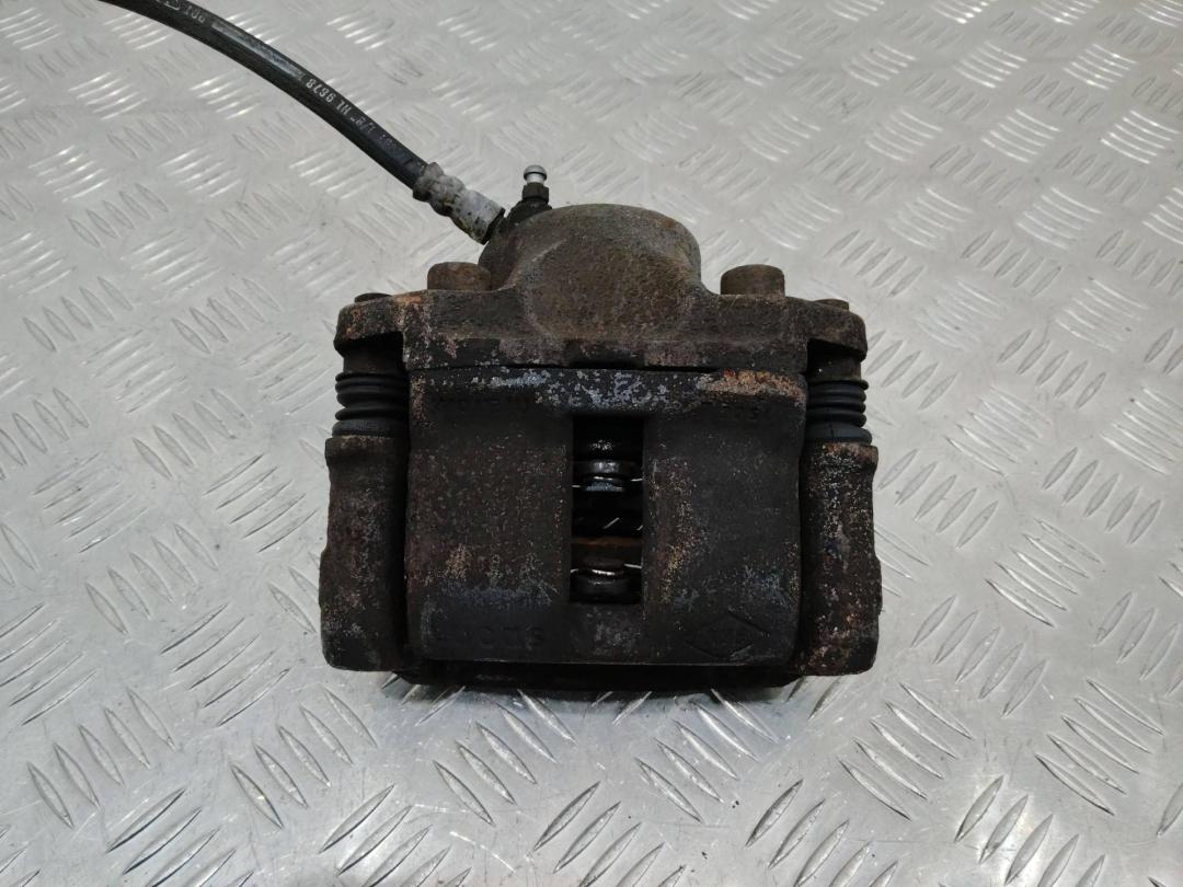 суппорт передний правый Dacia Sandero 1 поколение 2010, 1.4 л., бензин - фото №1