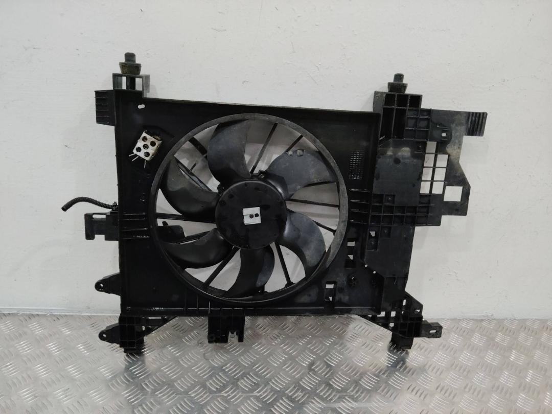 вентилятор радиатора Renault Duster 1 поколение 2012, 1.5 л., дизель, 214819914R - фото №1