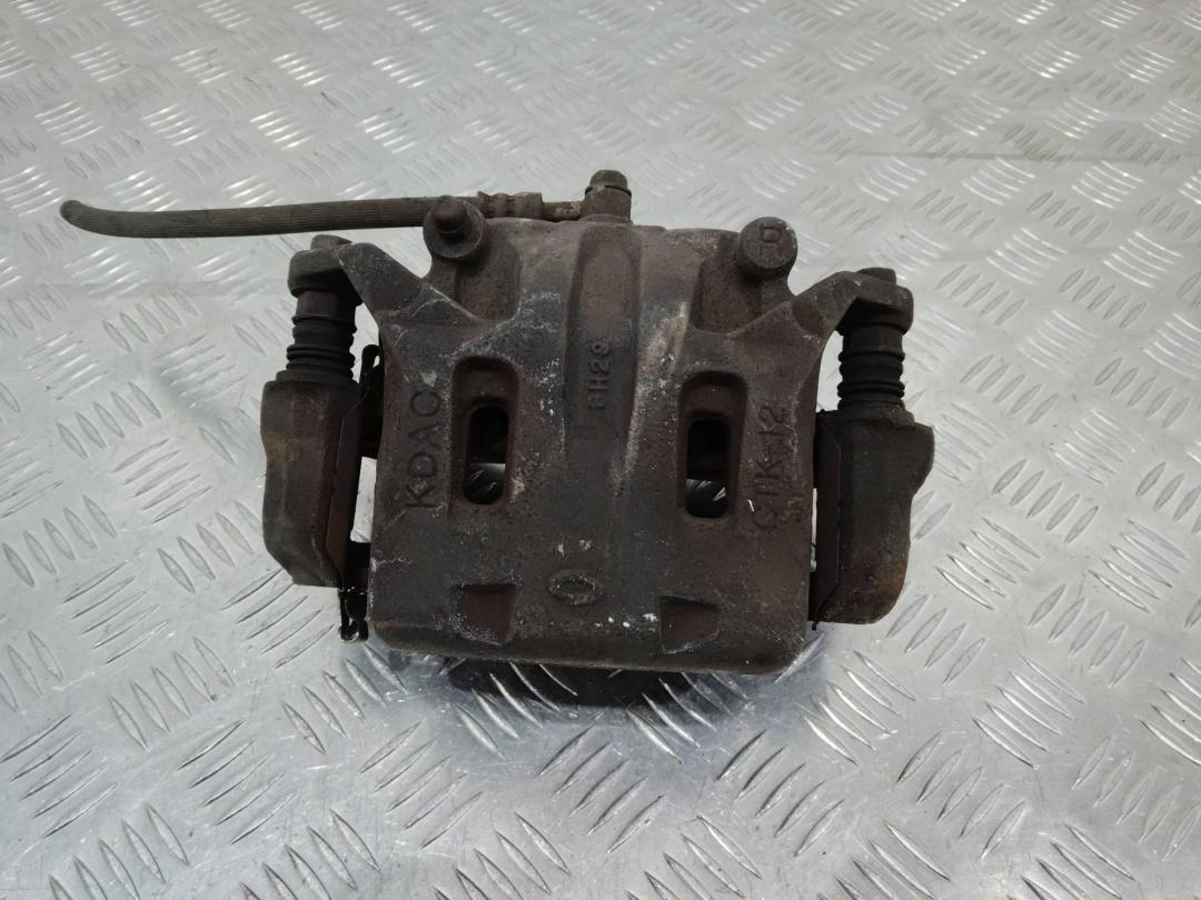 суппорт передний правый Renault Koleos 1 поколение 2010, дизель - фото №1