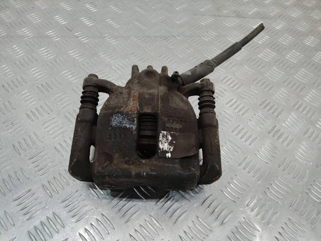 суппорт передний левый Citroen C4 2 поколение 2011, 1.6 л., дизель - фото №1