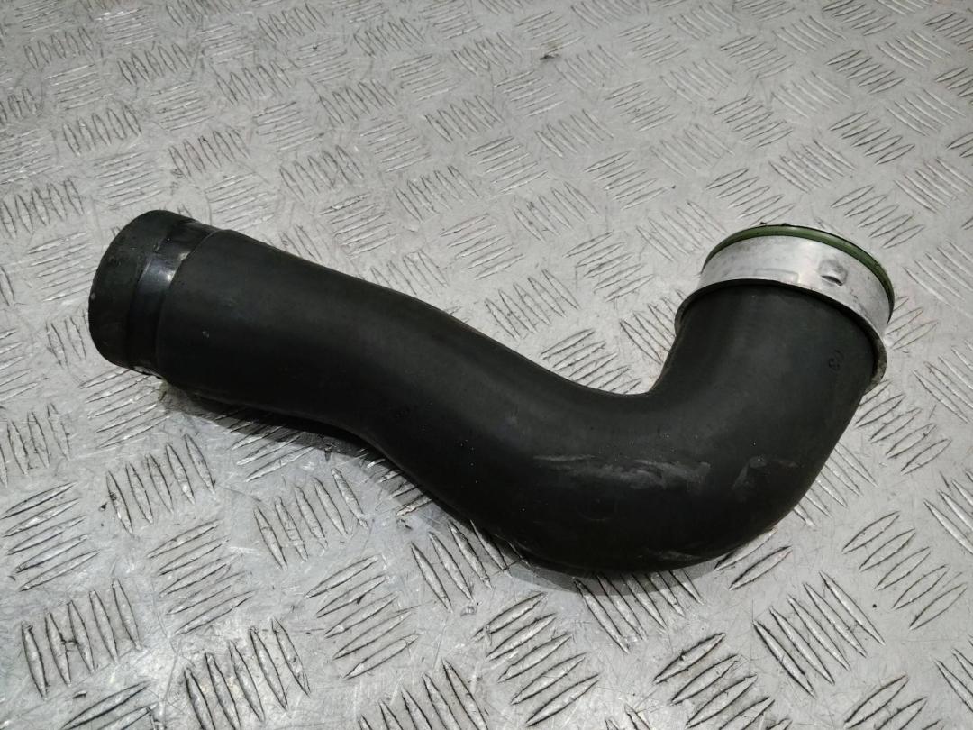 патрубок интеркулера SEAT Leon 2 поколение 2007, 2.0 л., дизель, МКПП - фото №1