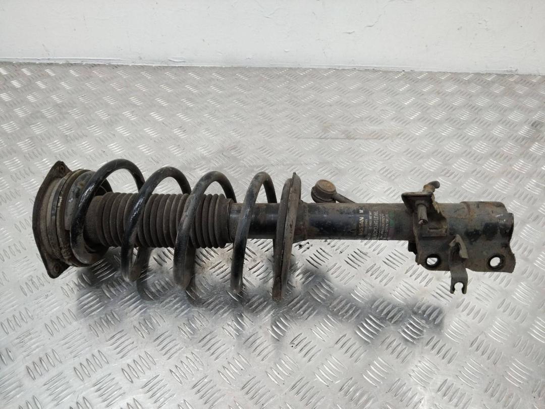 амортизатор передний правый Nissan Qashqai 1 поколение 2009, 1.5 л., дизель, 54302JD04A - фото №1