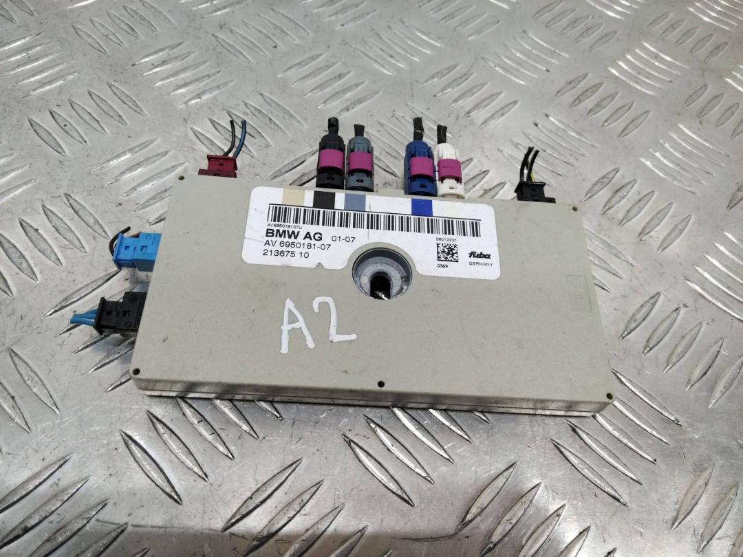 усилитель антенны BMW 3 серия E90/E91/E92/E93 2007, 3.0 л., кабриолет, 695018107 - фото №1