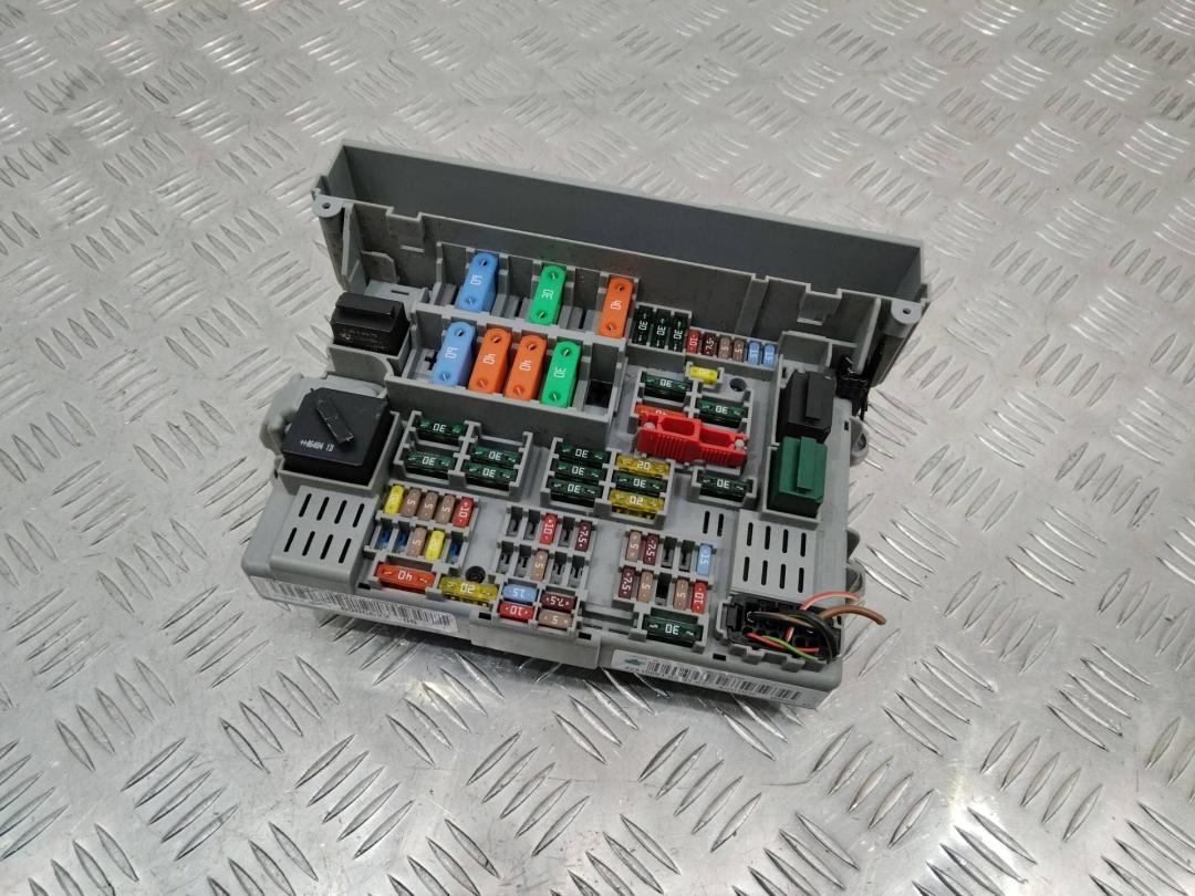 блок предохранителей BMW 3 серия E90/E91/E92/E93 2007, 3.0 л., кабриолет, 690662206 - фото №1