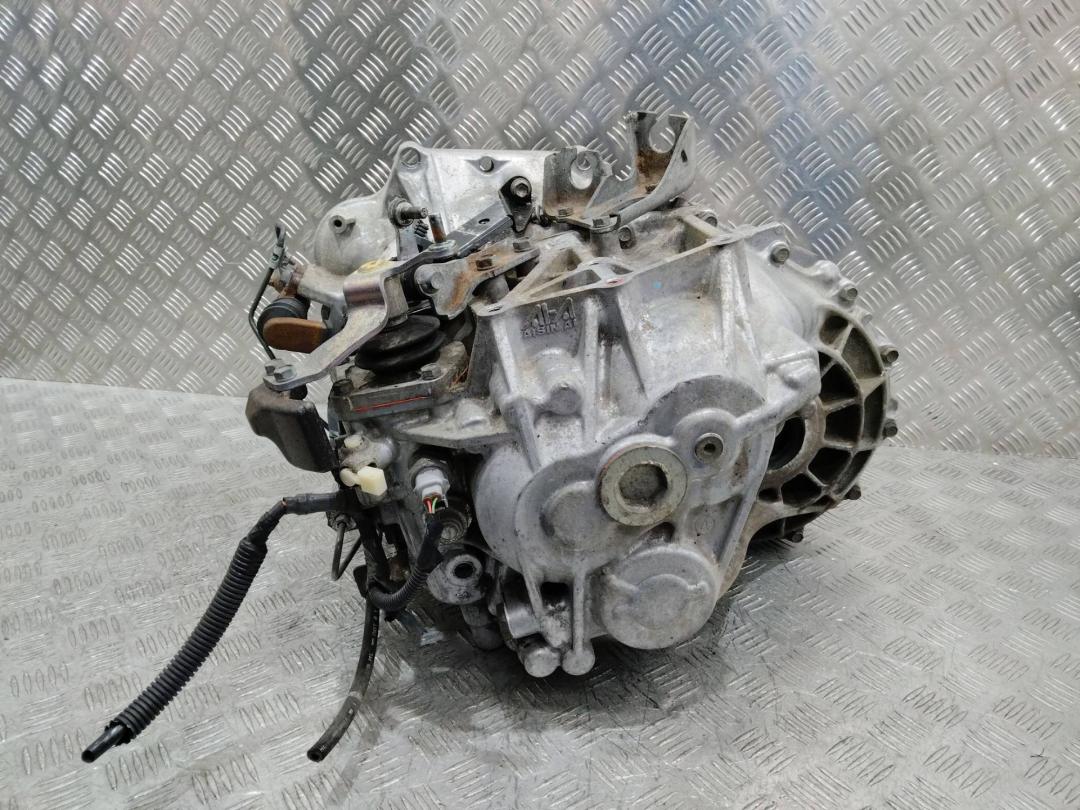 КПП механическая (МКПП) Toyota Auris 1 поколение 2007, 2.0 л., дизель, МКПП - фото №1