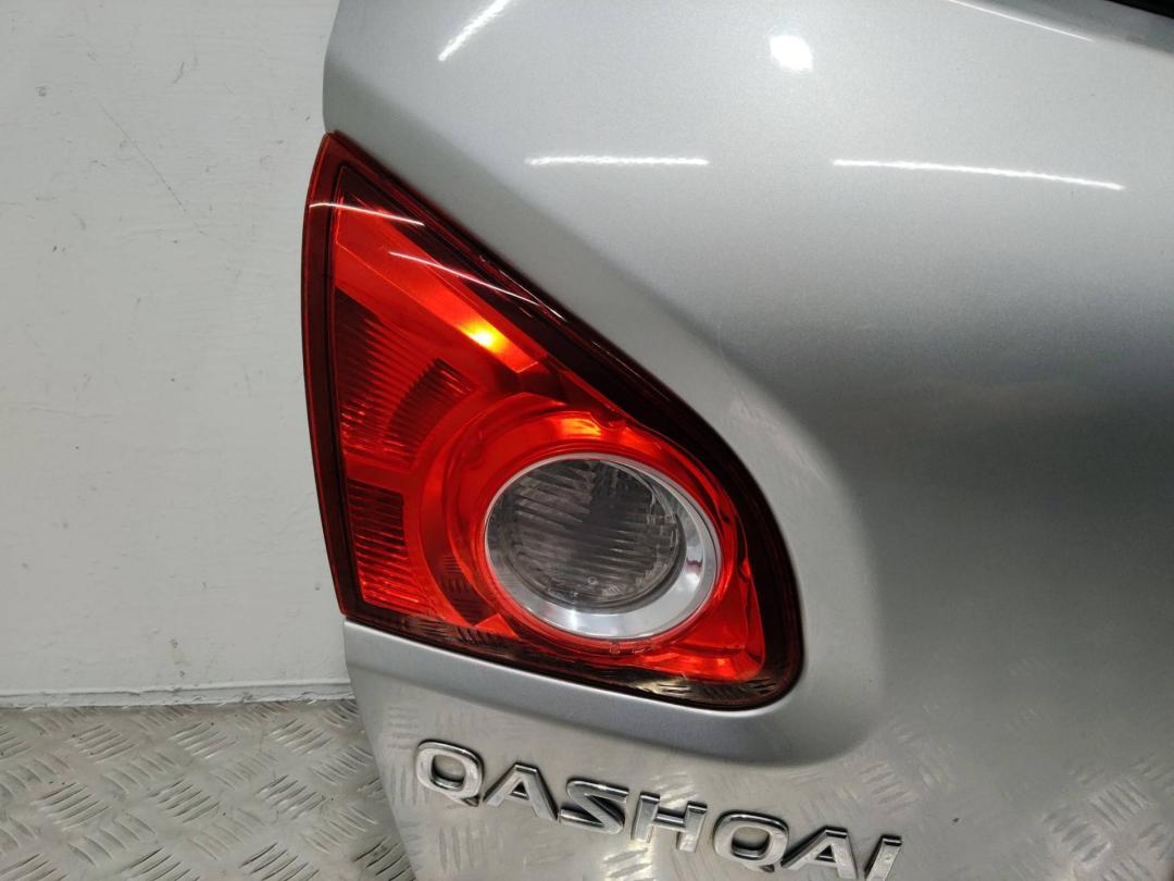 фонарь крышки багажника левый Nissan Qashqai 1 поколение 2007 - фото №1