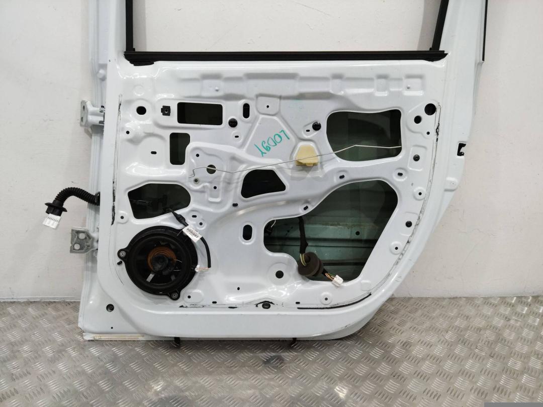 стекло двери задней правой Dacia Lodgy 1 поколение 2012 - фото №1