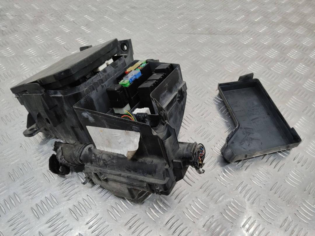 блок предохранителей Nissan Qashqai 1 поколение 2007 - фото №1