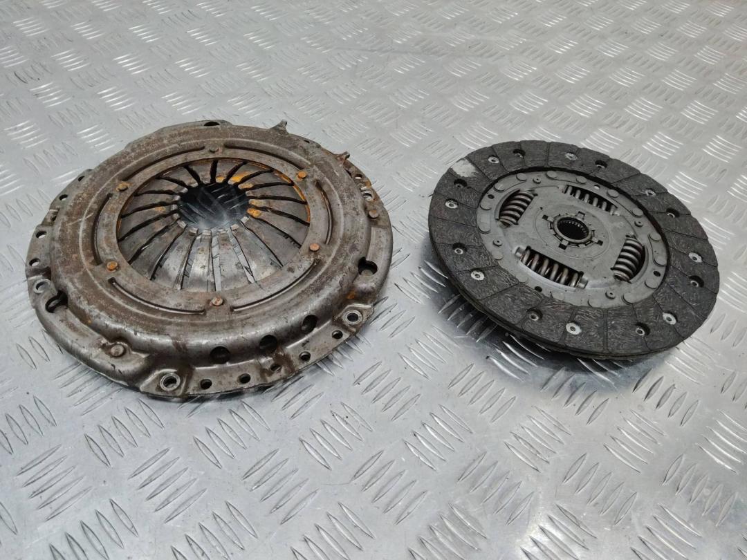 комплект сцепления Volkswagen Transporter T4 1997, 1.9 л., дизель, МКПП - фото №1