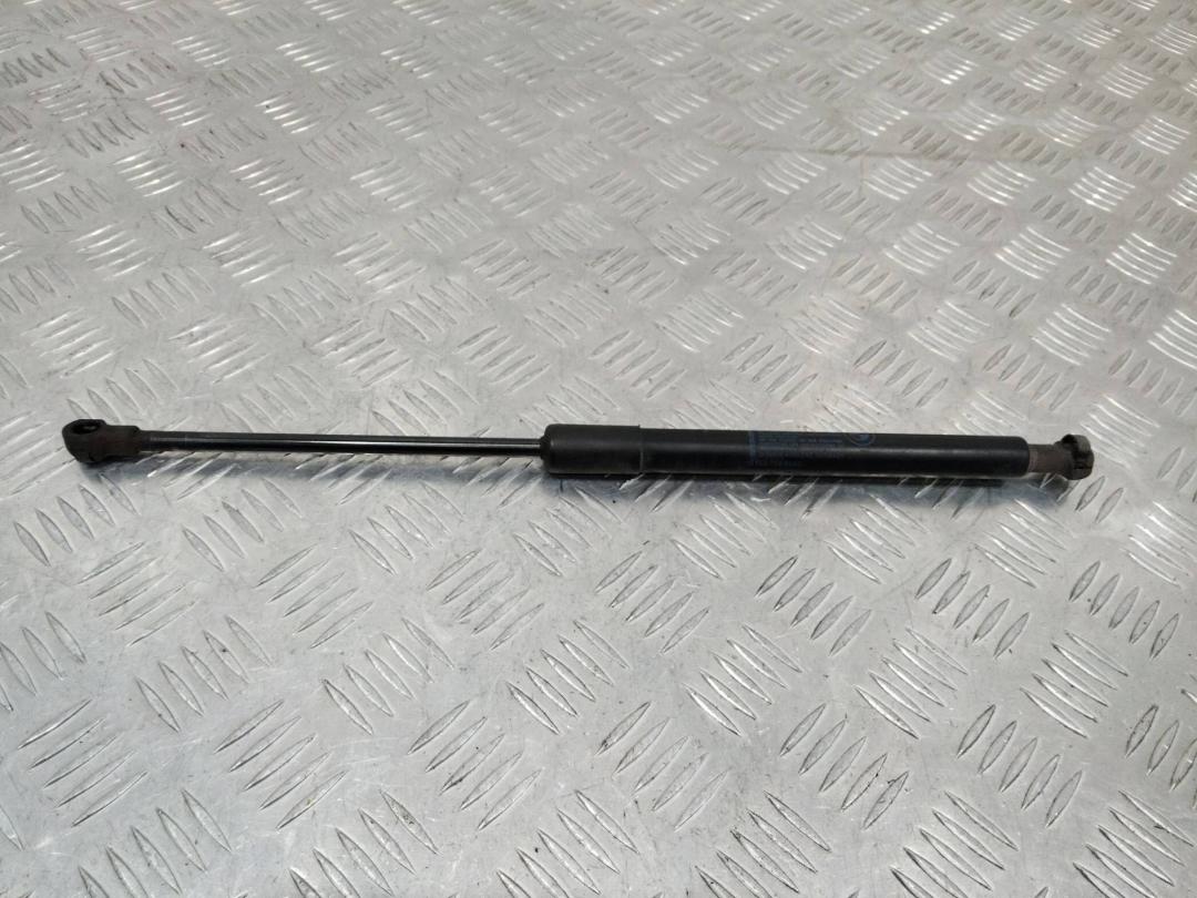 амортизатор капота BMW 3 серия E90/E91/E92/E93 2007, 3.0 л., бензин, кабриолет, 51237060550 - фото №1