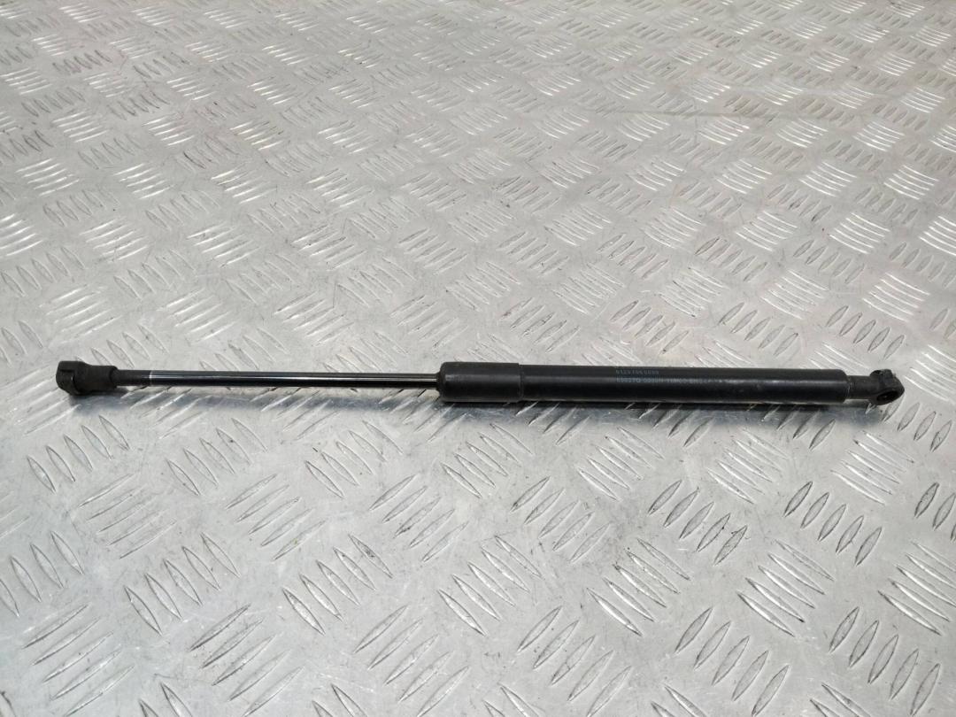 амортизатор капота BMW 3 серия E90/E91/E92/E93 2007, 3.0 л., бензин, кабриолет, 51237060550 - фото №1