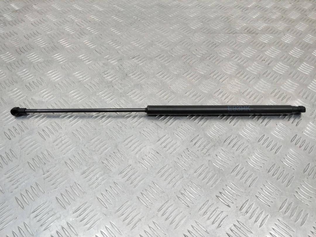 амортизатор крышки багажника (3-5 двери) BMW 3 серия E90/E91/E92/E93 2007, 3.0 л., бензин, кабриолет, 7129215 - фото №1