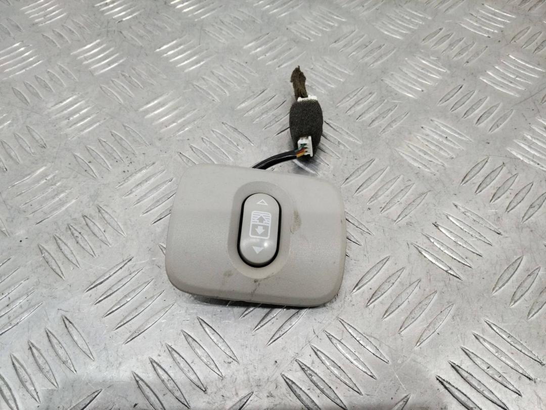 кнопка открывания люка Nissan Qashqai 1 поколение 2007, 1.5 л., дизель - фото №1