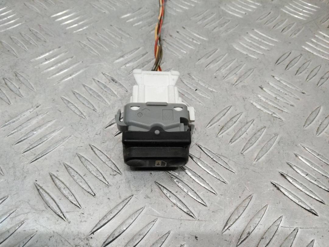 кнопка центрального замка Nissan Qashqai 1 поколение 2007, 1.5 л., дизель - фото №1