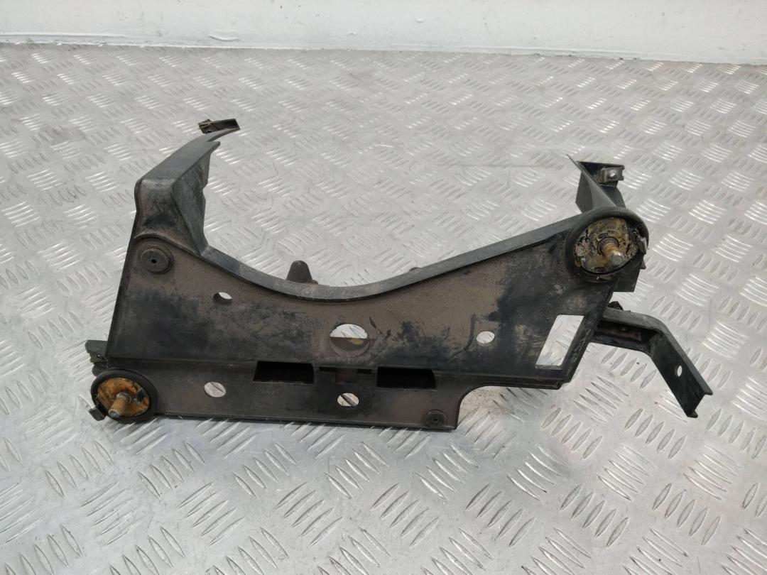 кронштейн (крепление) BMW 3 серия E90/E91/E92/E93 2007, 3.0 л., бензин, кабриолет, 6768644 - фото №1