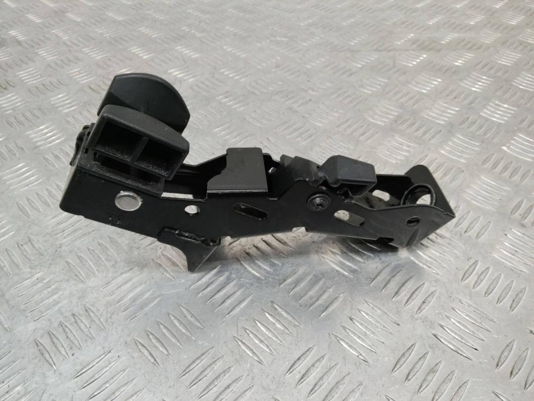 кронштейн (крепление) BMW 3 серия E90/E91/E92/E93 2007, 3.0 л., бензин, кабриолет, 54377183274, 54377183273-05 - фото №1