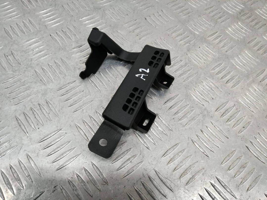 кронштейн (крепление) BMW 3 серия E90/E91/E92/E93 2007, 3.0 л., бензин, кабриолет, 3001701024 - фото №1