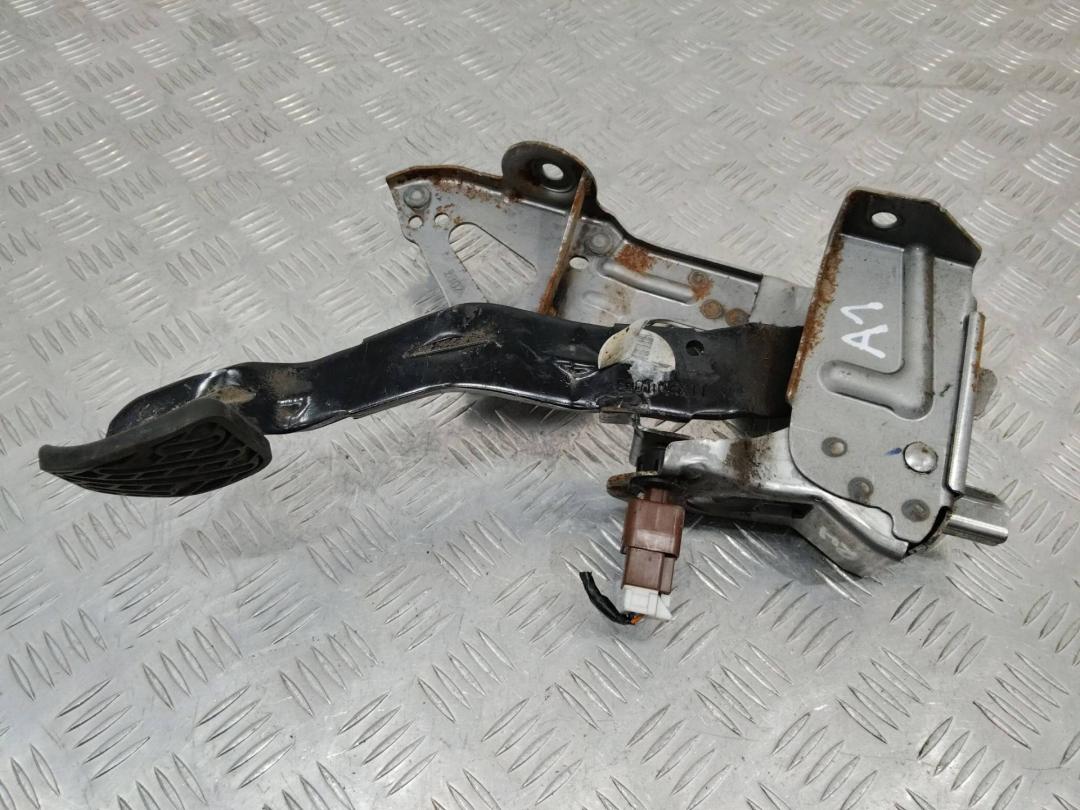 педаль тормоза Nissan Qashqai 1 поколение 2007, 1.5 л., дизель, E001046X11 - фото №1