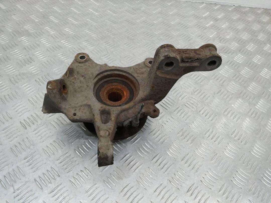 кулак поворотный правый Renault Scenic 3 поколение 2011, 1.9 л., дизель - фото №1