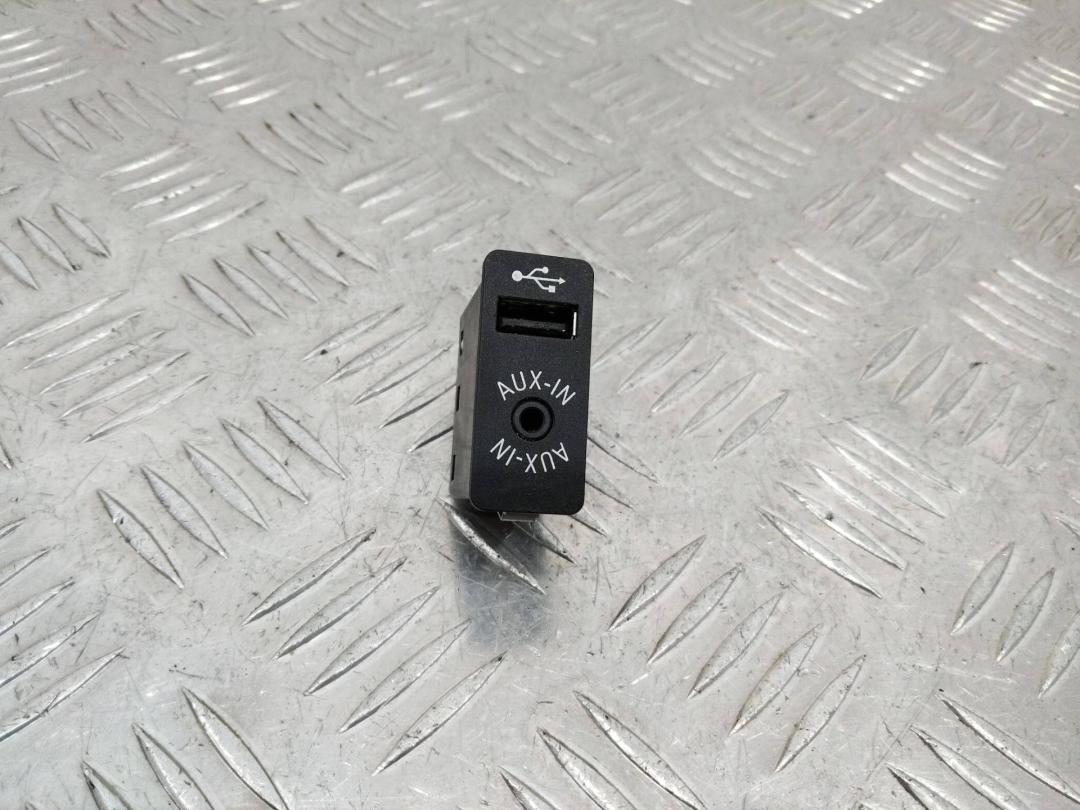 разъем AUX / USB BMW X5 F15 2015, 8410926660703 - фото №1