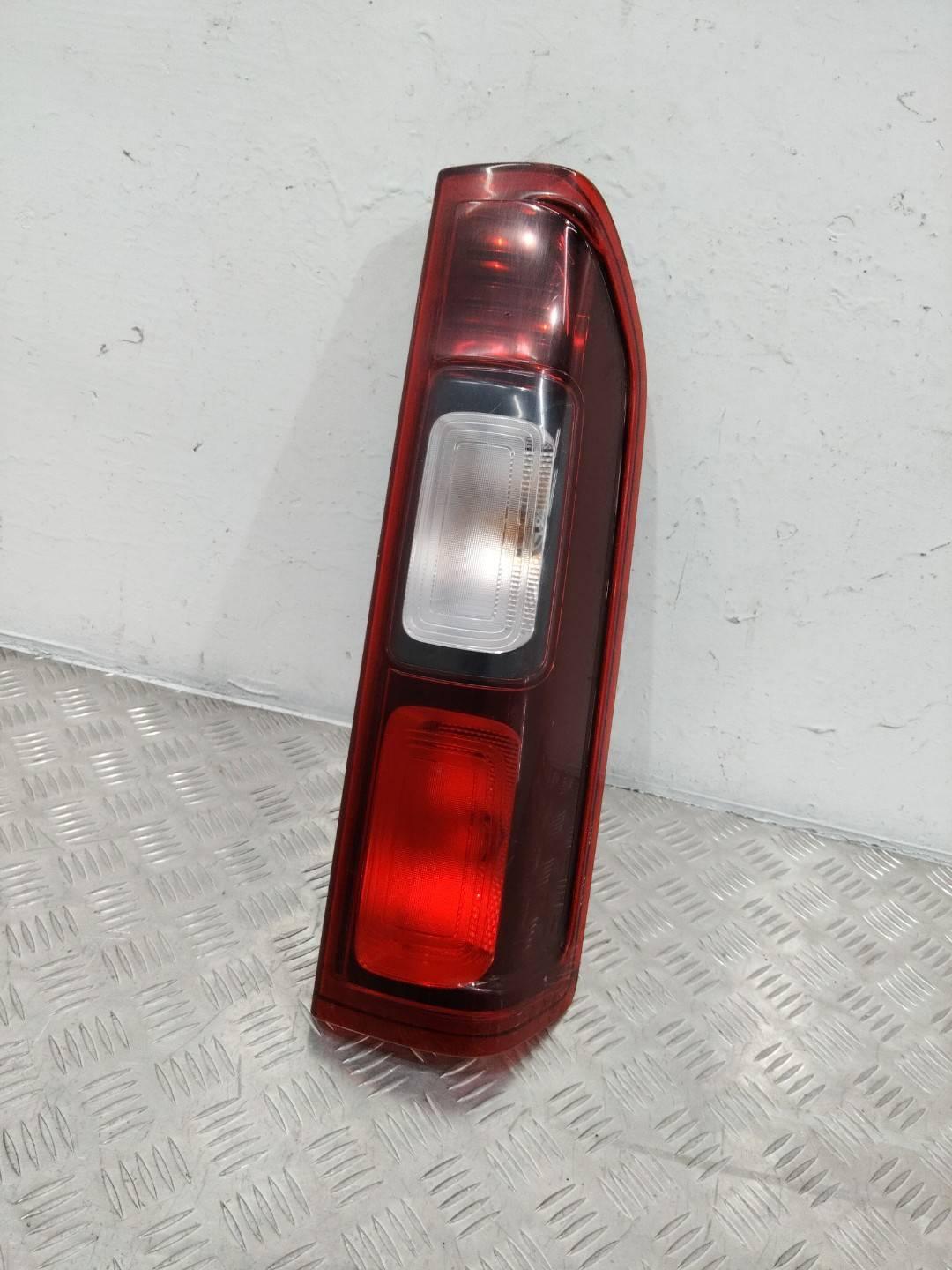 фонарь задний правый Opel Vivaro B 2016, 265504656R - фото №1