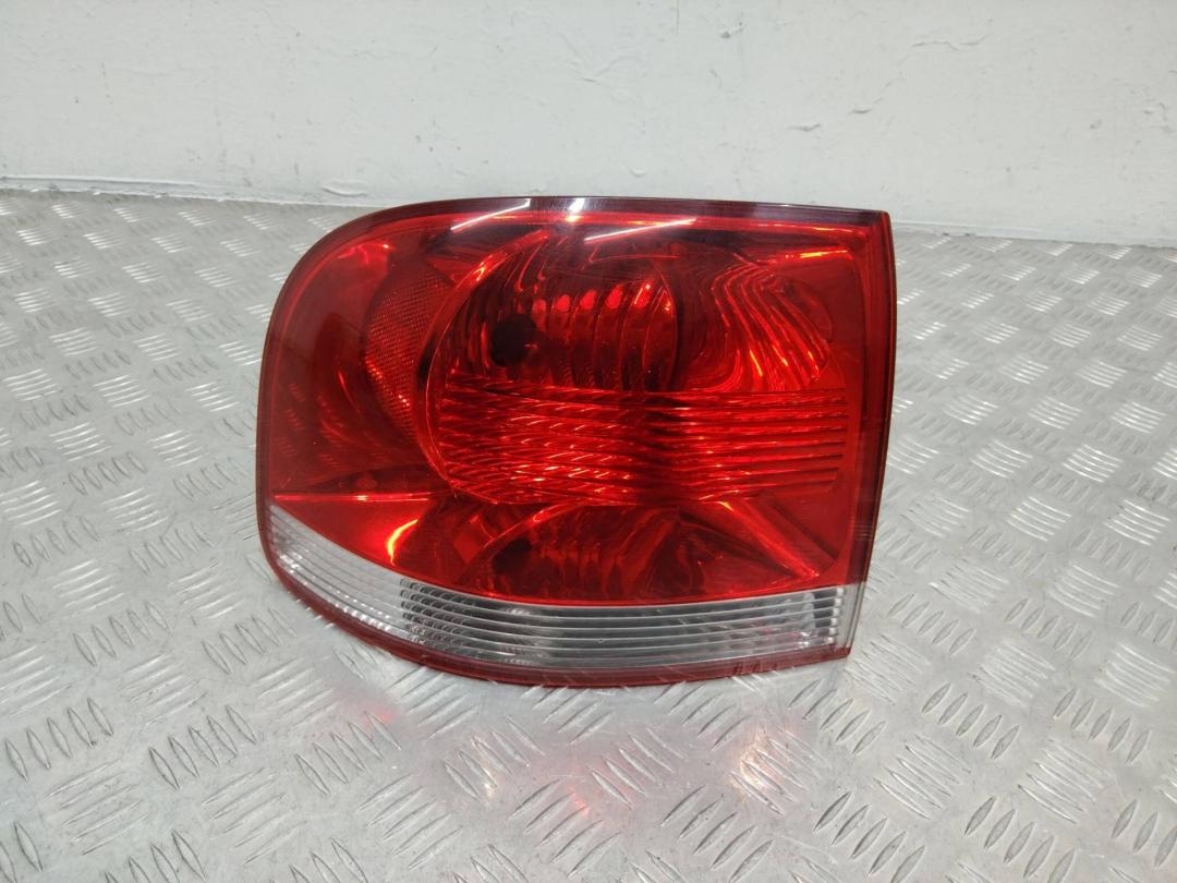 фонарь задний левый Volkswagen Touareg 1 поколение 2005, 28259002 - фото №1