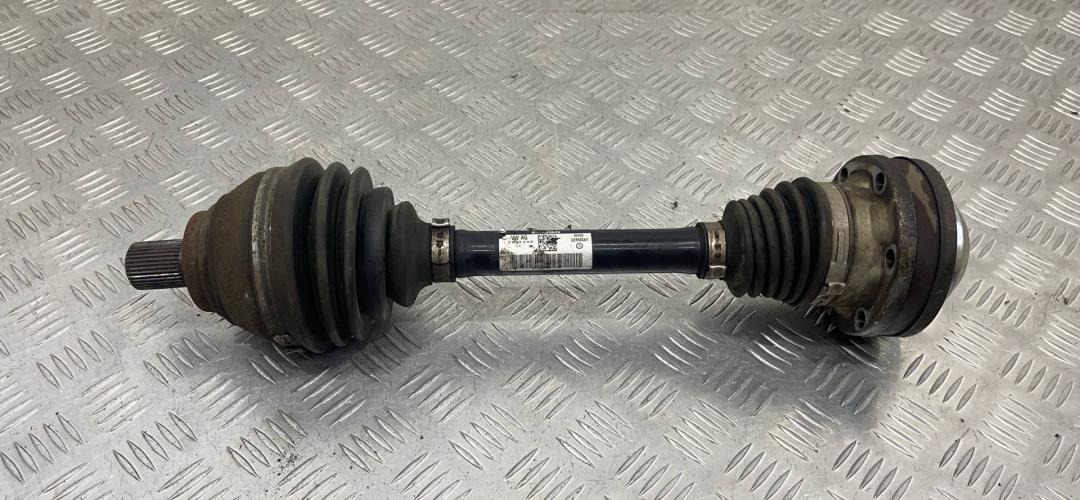 полуось передняя левая (приводной вал, ШРУС) Skoda Superb 3 поколение 2015, 1K0407271NQ - фото №1