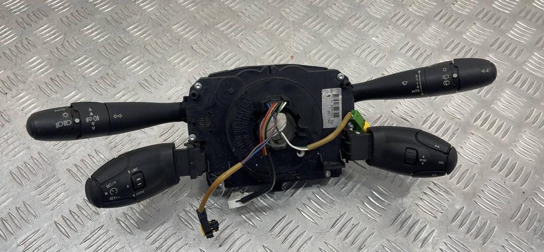 переключатель подрулевой (стрекоза) Peugeot 207 1 поколение 2008, 96630718XT - фото №1
