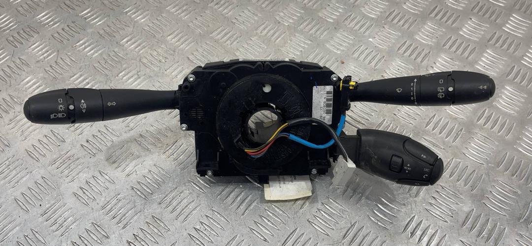 переключатель подрулевой (стрекоза) Peugeot 207 1 поколение 2008, 96657288XT - фото №1
