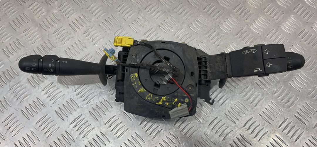 переключатель подрулевой (стрекоза) Renault Espace 4 поколение 2004, 8200260781A - фото №1