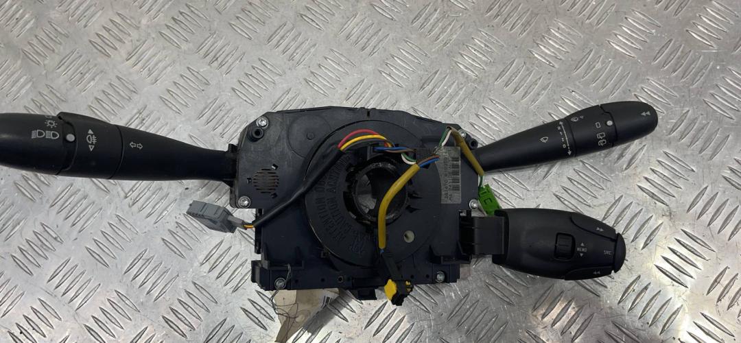 переключатель подрулевой (стрекоза) Peugeot 207 1 поколение 2007, 96630732XT - фото №1