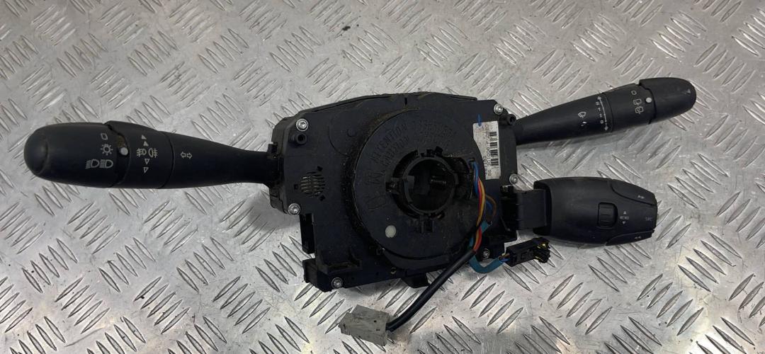 переключатель подрулевой (стрекоза) Peugeot 207 1 поколение 2008, 96657280XT - фото №1
