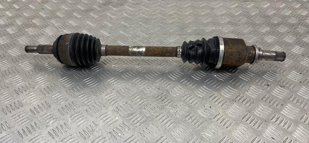 полуось передняя левая (приводной вал, ШРУС) Renault Logan 1 поколение (2004 - 2009), 8200543477 - фото №1