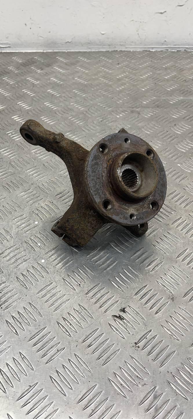 кулак поворотный правый Renault Logan 1 поколение (2004 - 2009) - фото №1