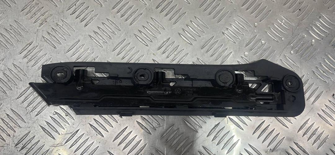 крепление бампера Volkswagen Caddy 1 поколение (1979 - 1995), 1T0807935, 1T0807049 - фото №1