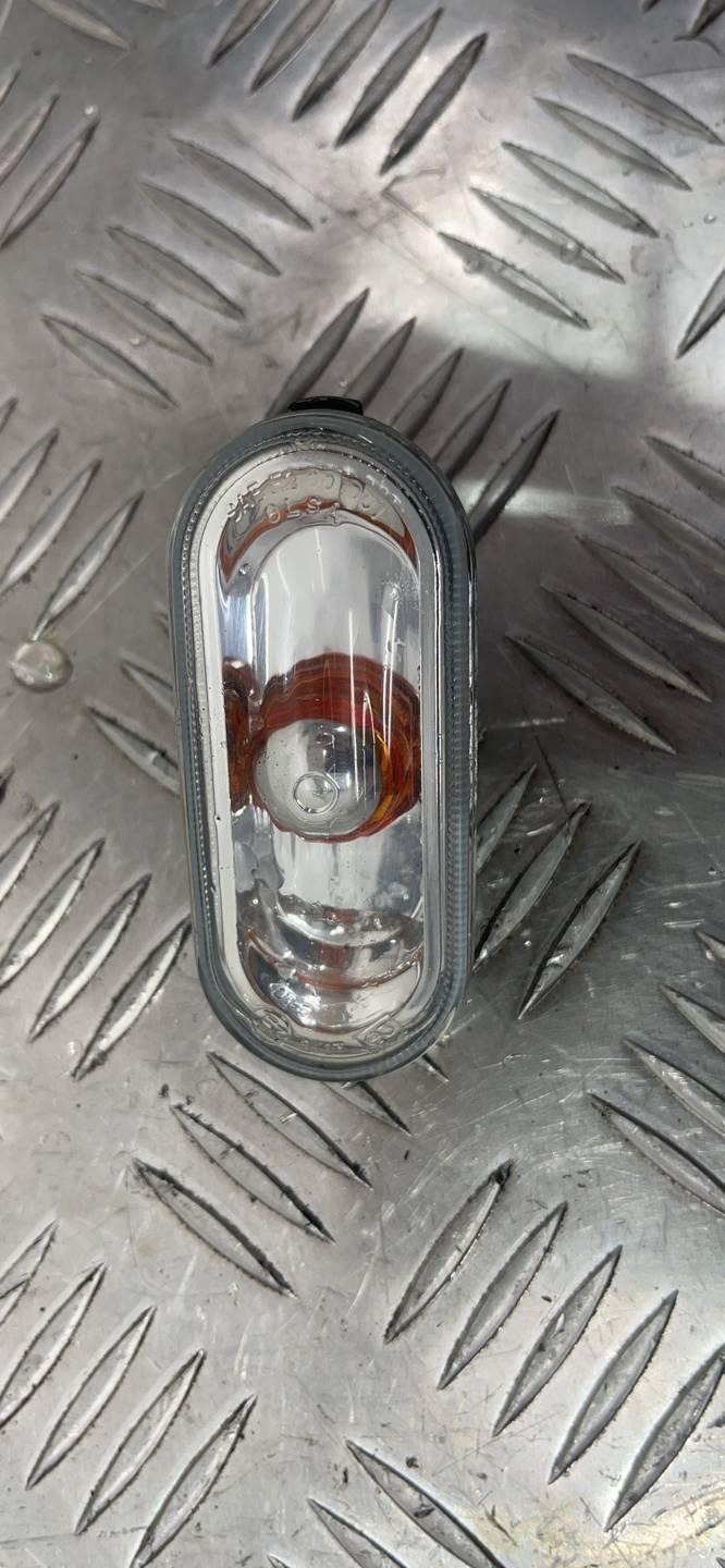 повторитель поворота на крыле левый Volkswagen Caddy 1 поколение (1979 - 1995), 2K0949117A - фото №1