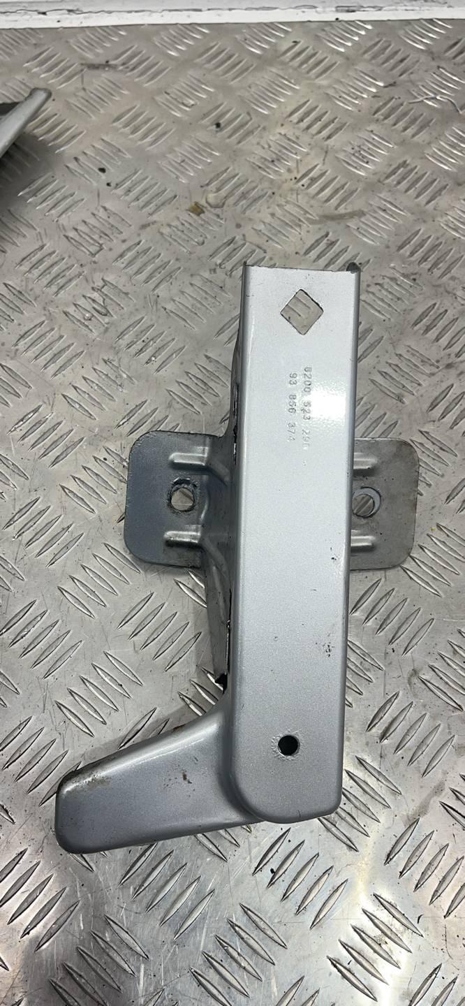 крепление ( кронштейн ) крыла Opel Vivaro A (2001 - 2006), 8200523290 - фото №1