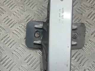 крепление ( кронштейн ) крыла Opel Vivaro A (2001 - 2006), 8200523290