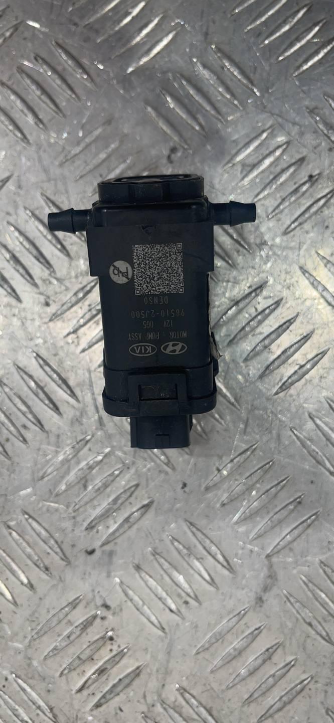 насос (моторчик) омывателя стекла Hyundai Tucson 1 поколение (2004 - 2010), 98510-2J500 - фото №1