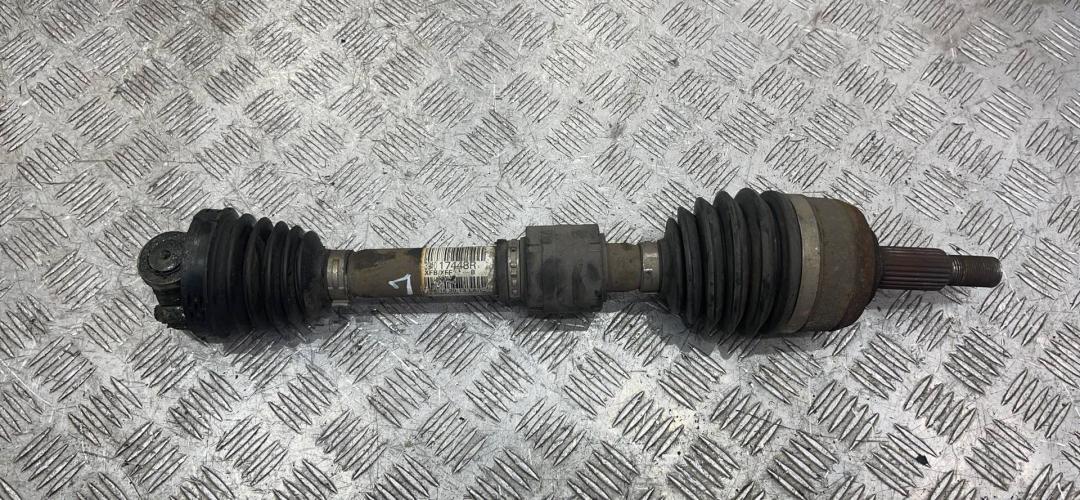 полуось передняя левая (приводной вал, ШРУС) Renault Megane 1 поколение (1995 - 1999), 391017448R - фото №1