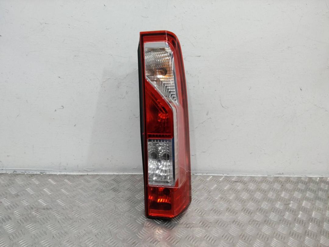 фонарь задний правый Renault Master 3 поколение 2011, 2.3 л., дизель - фото №1