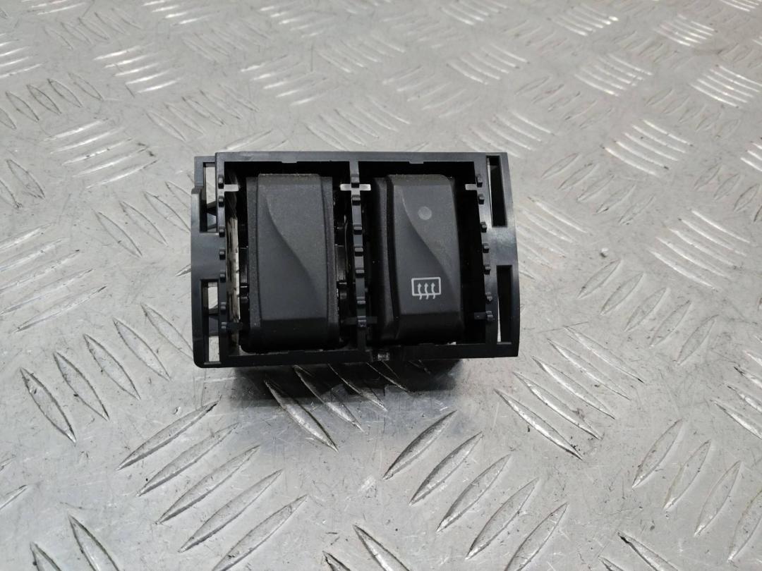 кнопка обогрева заднего стекла Renault Trafic 3 поколение 2015 - фото №1