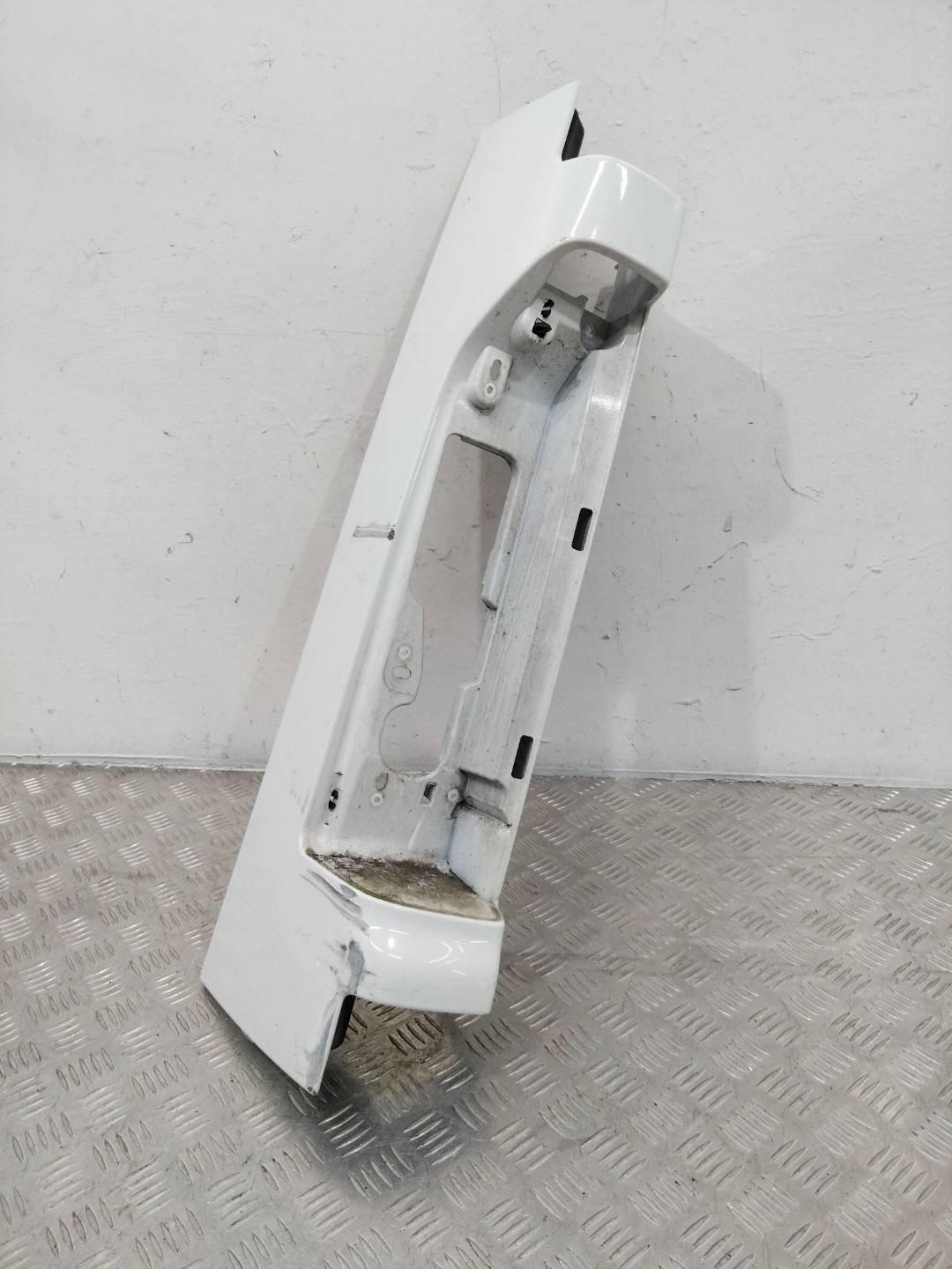 молдинг (накладка кузовная) Renault Trafic 3 поколение 2015 - фото №1