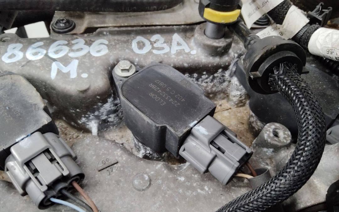 катушка зажигания Renault Kadjar 1 поколение 2017, 1.2 л., бензин, МКПП, 224332428R - фото №1